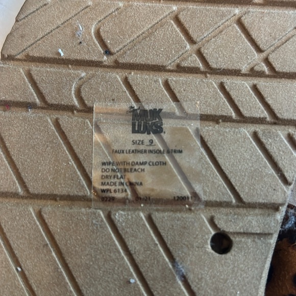 Mukluks Leopard Slides - Picture 4 of 6